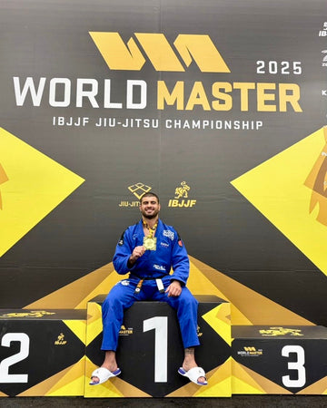 Wilson Bueno conquista o Mundial de Masters IBJJF 2025 com apoio da APEX Performance